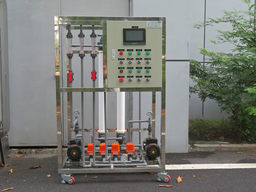 礦泉水設(shè)備/礦泉水生產(chǎn)設(shè)備/礦泉水過(guò)濾系統(tǒng)/瓶裝礦泉水設(shè)備